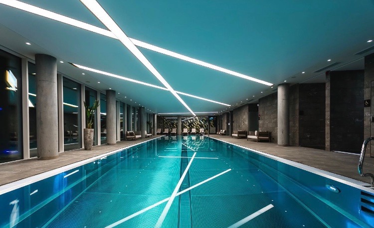 swimming pool zlota 44 apartment